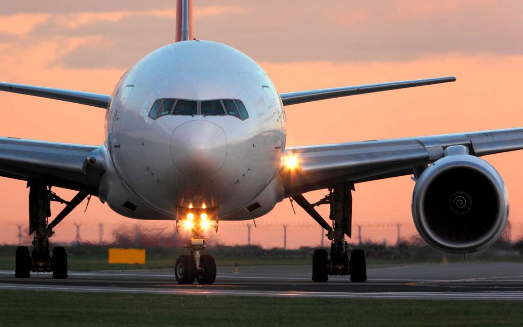 avion en aeropuerto