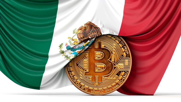 bandera mexicana y bitcoin