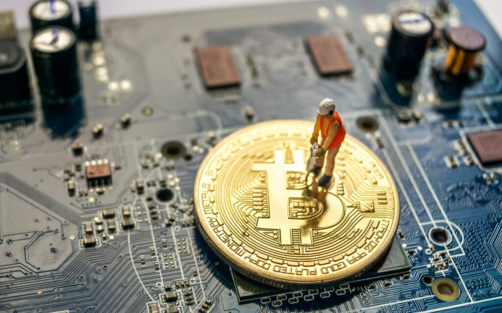 El bloque más grande la historia de Bitcoin es minado y causa controversia en la comunidad